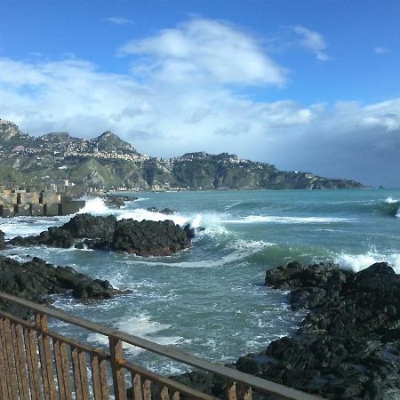 Taormina Holidays จีอาร์ดีนี นักซอส ภายนอก รูปภาพ