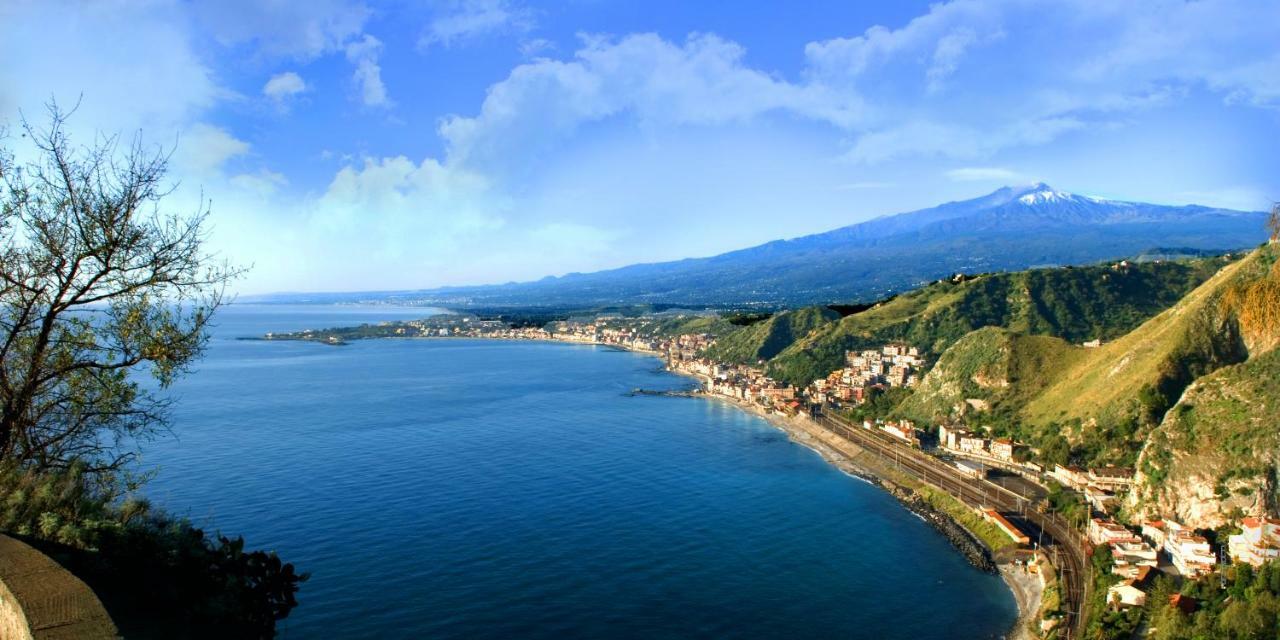 Taormina Holidays จีอาร์ดีนี นักซอส ภายนอก รูปภาพ