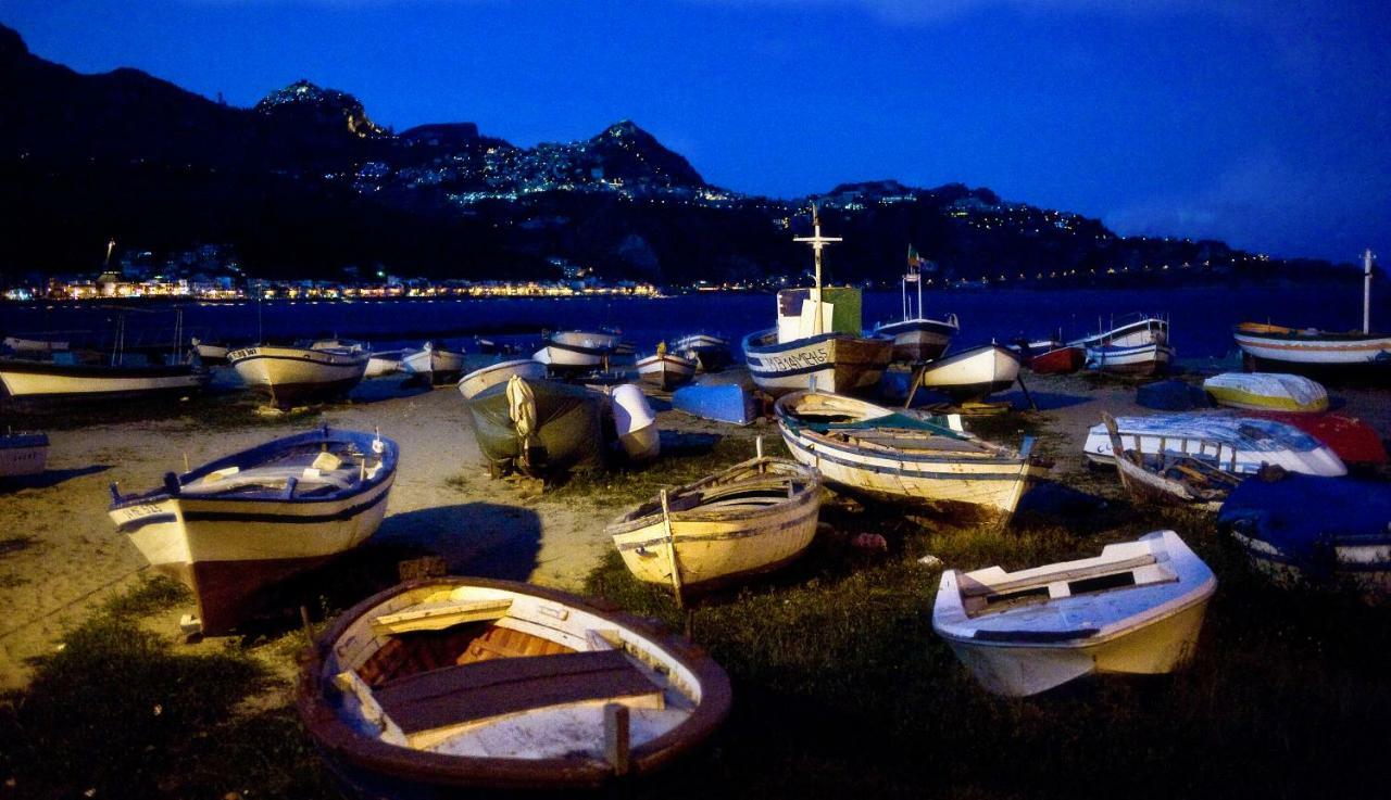 Taormina Holidays จีอาร์ดีนี นักซอส ภายนอก รูปภาพ